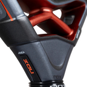 AT10 Genius 18K Alum 2025 racket