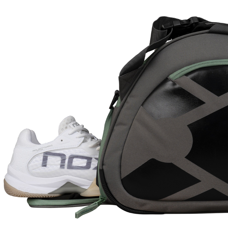 AT10 Team Racquet Bag