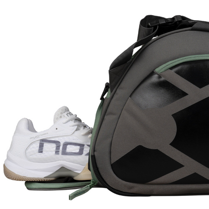 AT10 Team Racquet Bag
