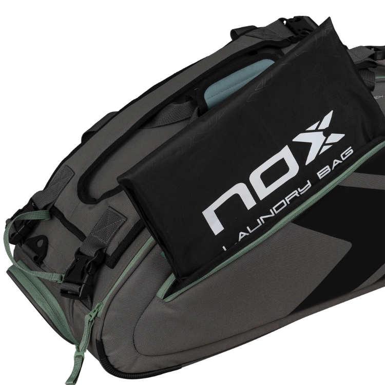 AT10 Team Racquet Bag