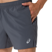 Short Asics Core 5in Hombre Gris Oscuro